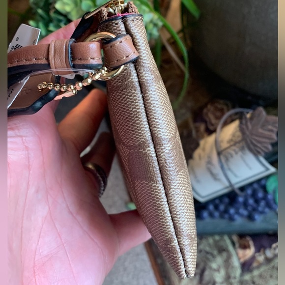 Authentic COACH Signature Coated canvas/stripes zip top card wristlet - Picture 10 of 12